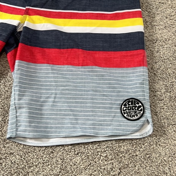 MENS RIP CURL SWIM SHORTS - Picture 3 of 5